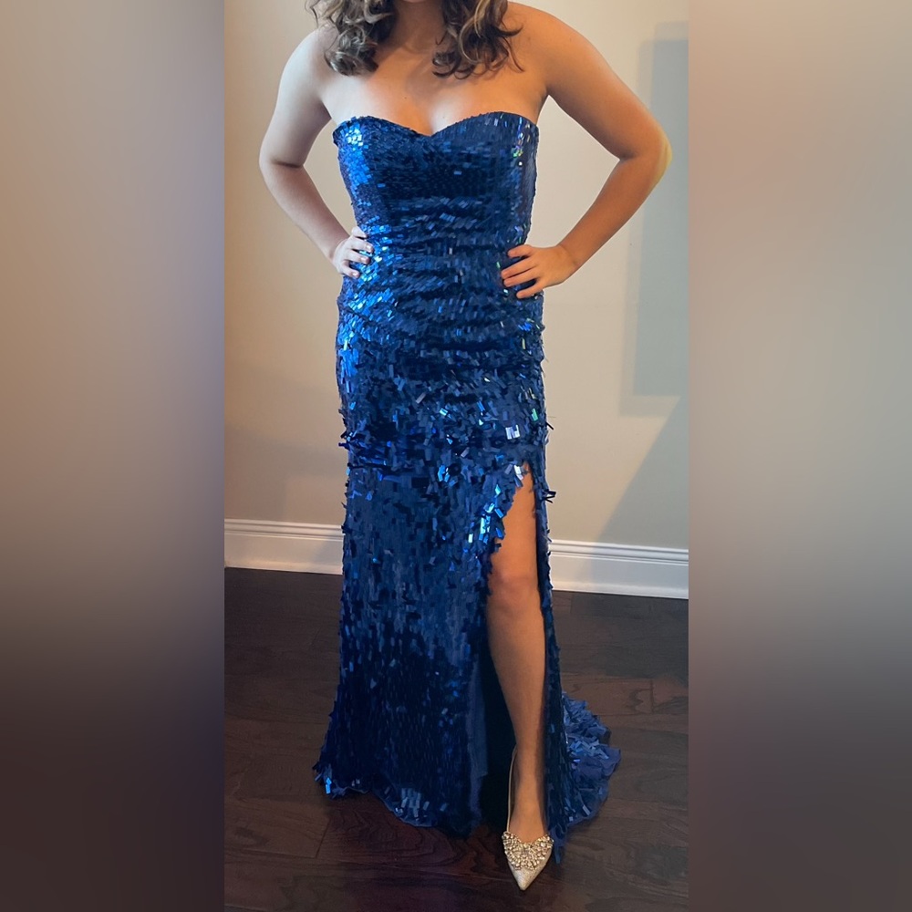 056 SH Elegant Blue Strapless Sequin Dress